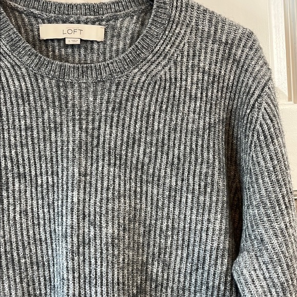 LOFT Chunky Knit Ribbed Wool Blend Gray Sweater w/ Rounded Hem - Size Small - Picture 5 of 13